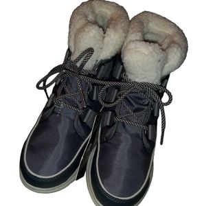 Sorel carnival ankle boots in quarry, size 6.5, NWT, never worn